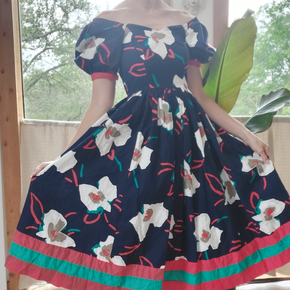 Vintage Floral Puff Sleeve Dress  Sweetheart Neckline